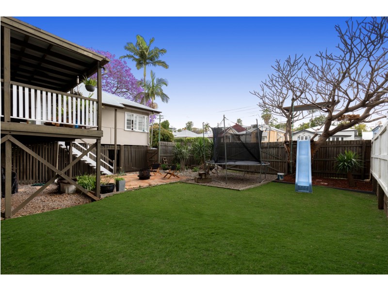 27 Blaxland Street, Milton QLD 4064