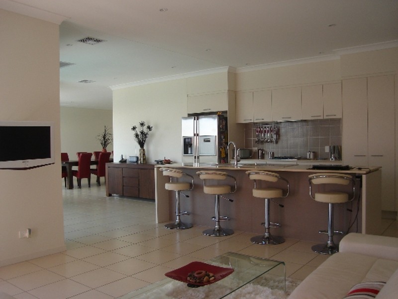26 Hillview Cres, Little Mountain QLD 4551