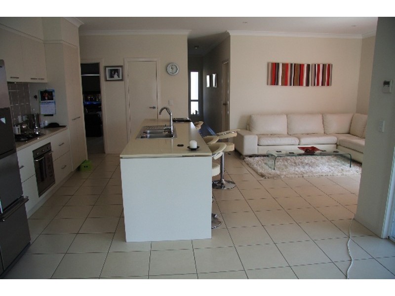 26 Hillview Cres, Little Mountain QLD 4551