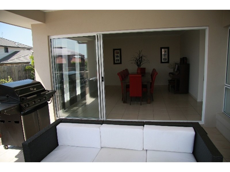26 Hillview Cres, Little Mountain QLD 4551