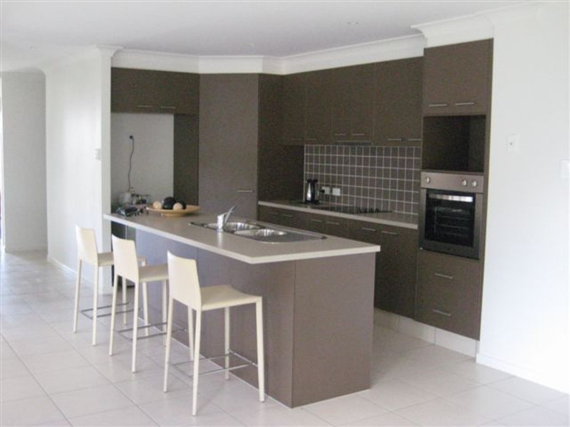 15 Casuarina Way, Helensvale QLD 4212