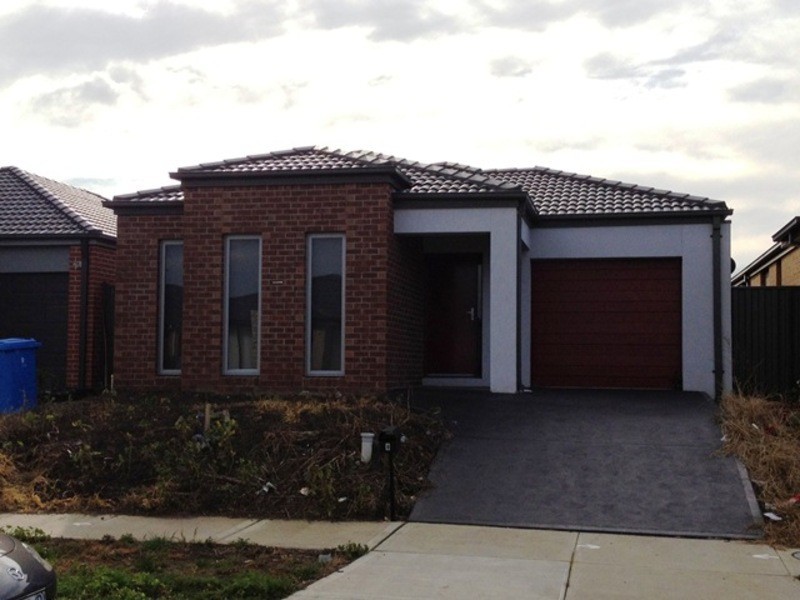 8 Taradale Street, Cranbourne North VIC 3977