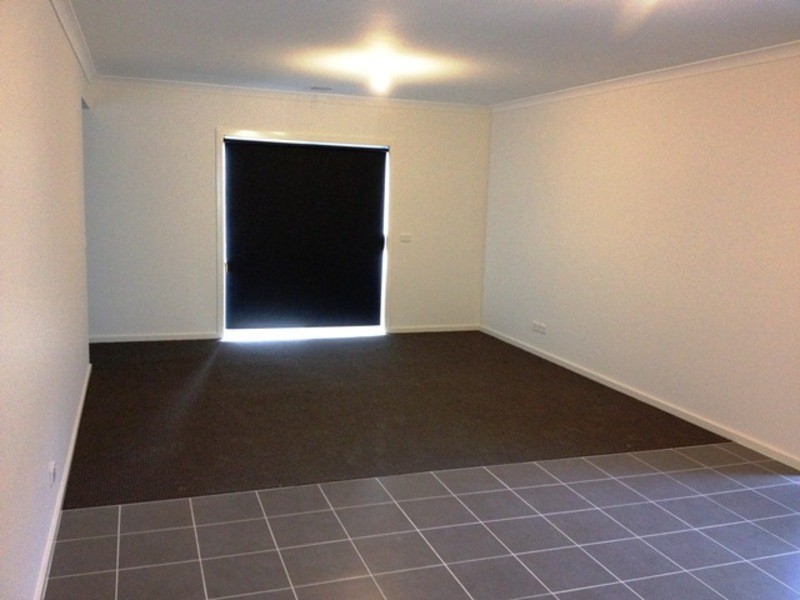 8 Taradale Street, Cranbourne North VIC 3977