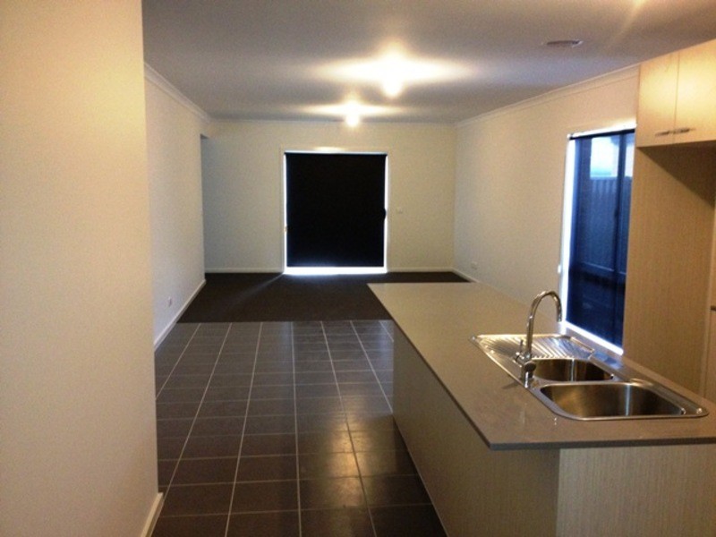 8 Taradale Street, Cranbourne North VIC 3977