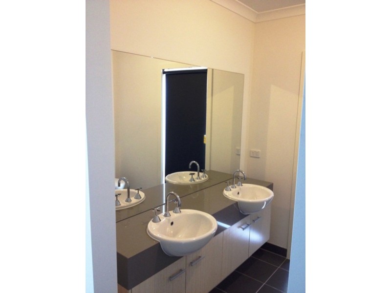 8 Taradale Street, Cranbourne North VIC 3977