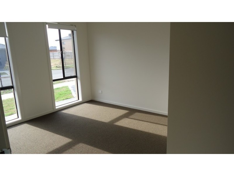 68 Grassbird Drive, Point Cook VIC 3030