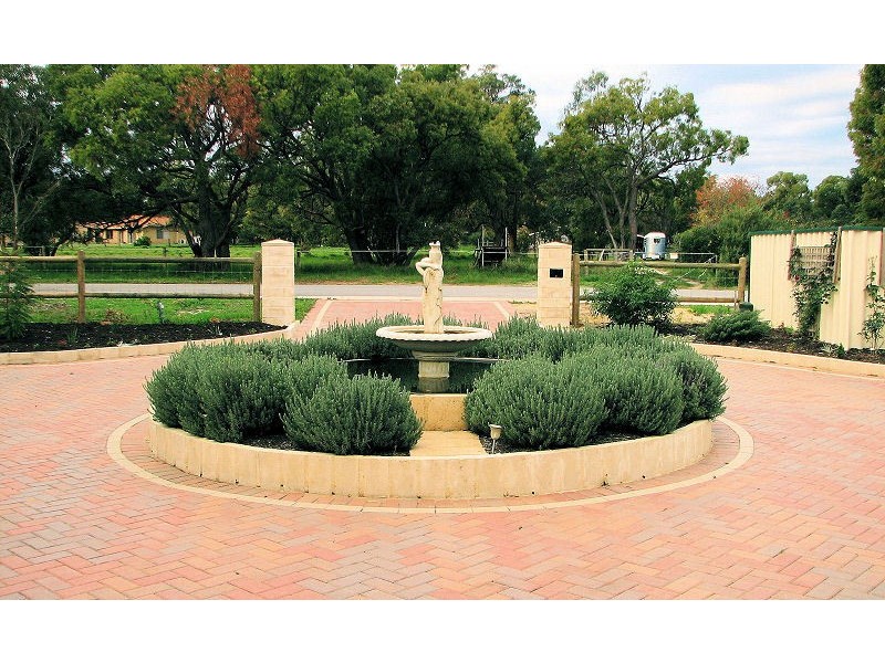 240 Sultana Road East, Forrestfield WA 6058