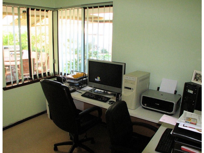 240 Sultana Road East, Forrestfield WA 6058