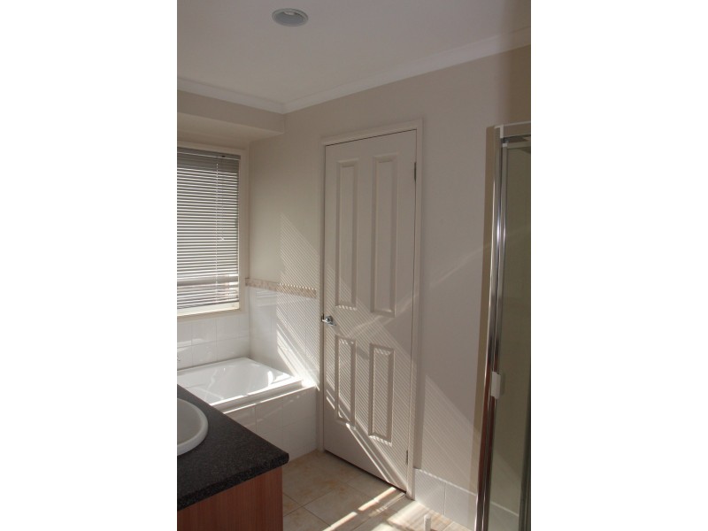 9 Sharpe Street, Hillside VIC 3037