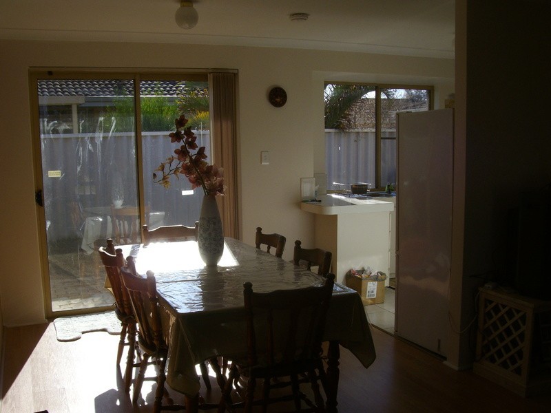 2/12 Farnaby Lane, Beckenham WA 6107