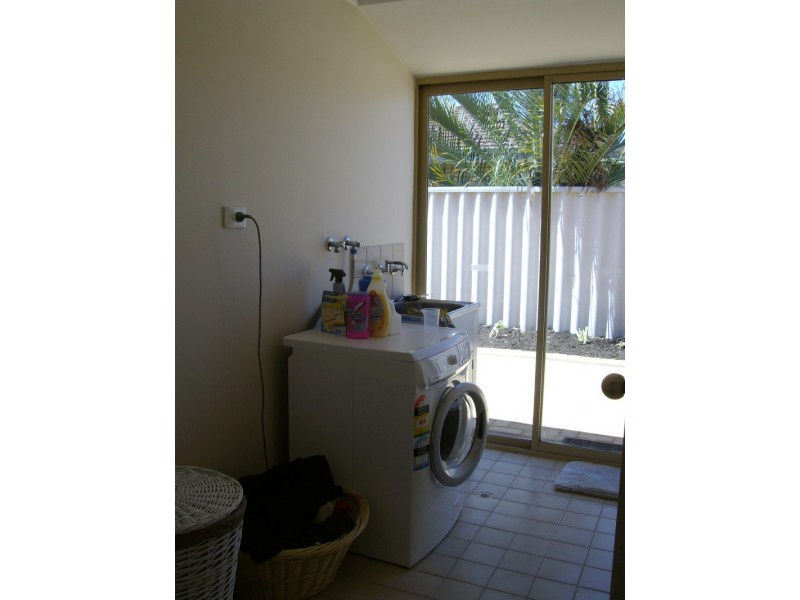 2/12 Farnaby Lane, Beckenham WA 6107