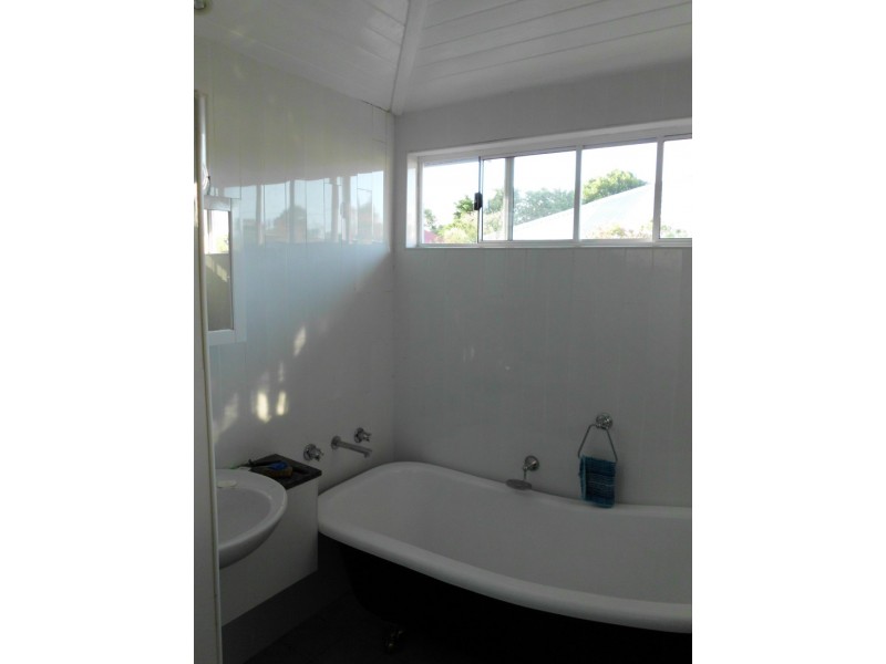 18 Stevenson St, Taree NSW 2430