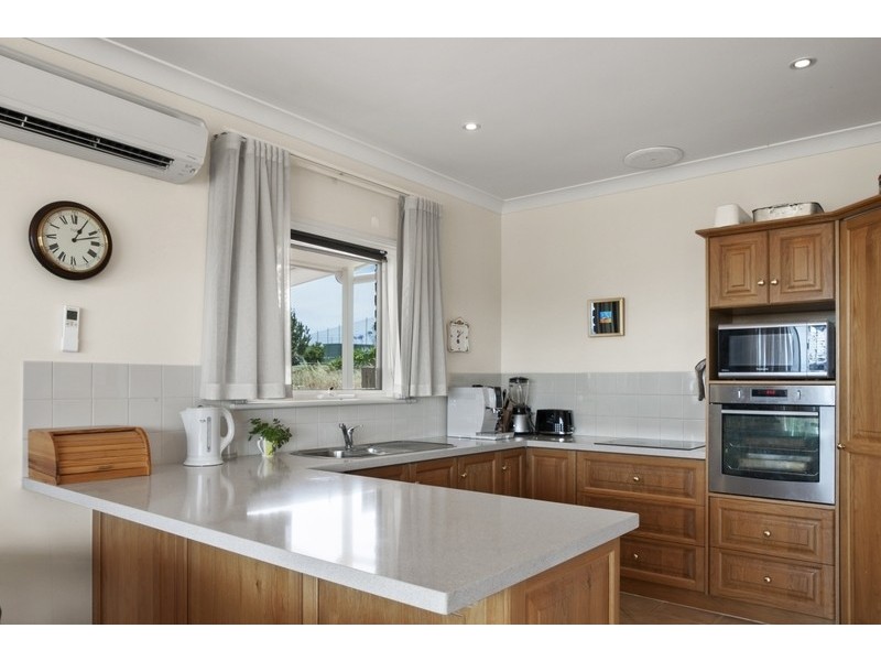 80 Bowering Hill Road, Port Willunga SA 5173