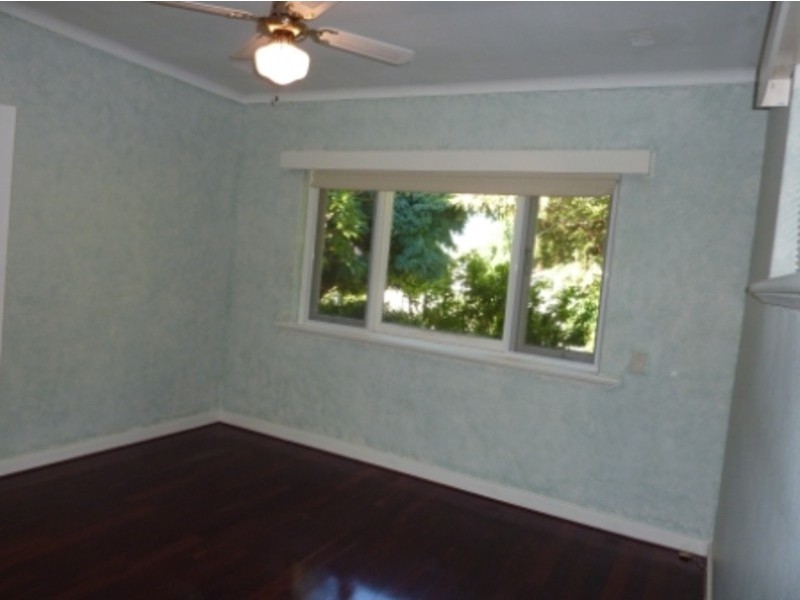215 Woodside St, Doubleview WA 6018
