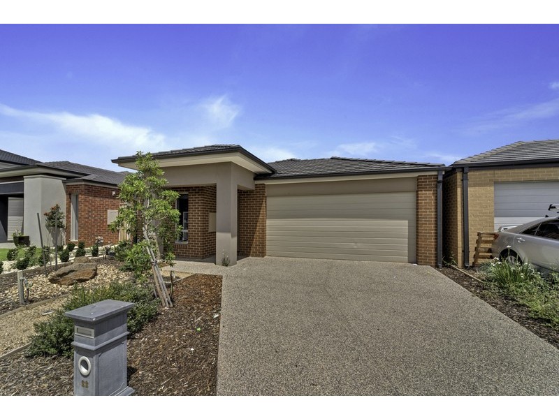 22 Chamberlain Way, Williams Landing VIC 3027