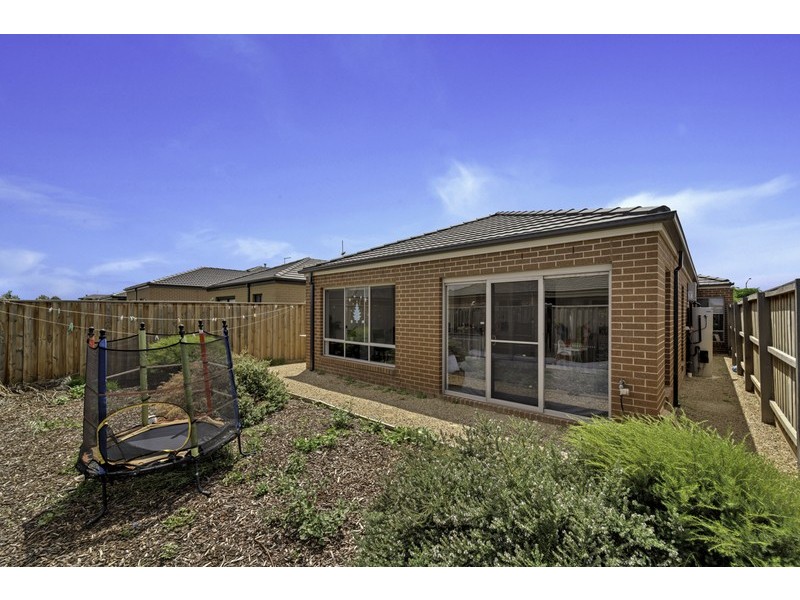 22 Chamberlain Way, Williams Landing VIC 3027