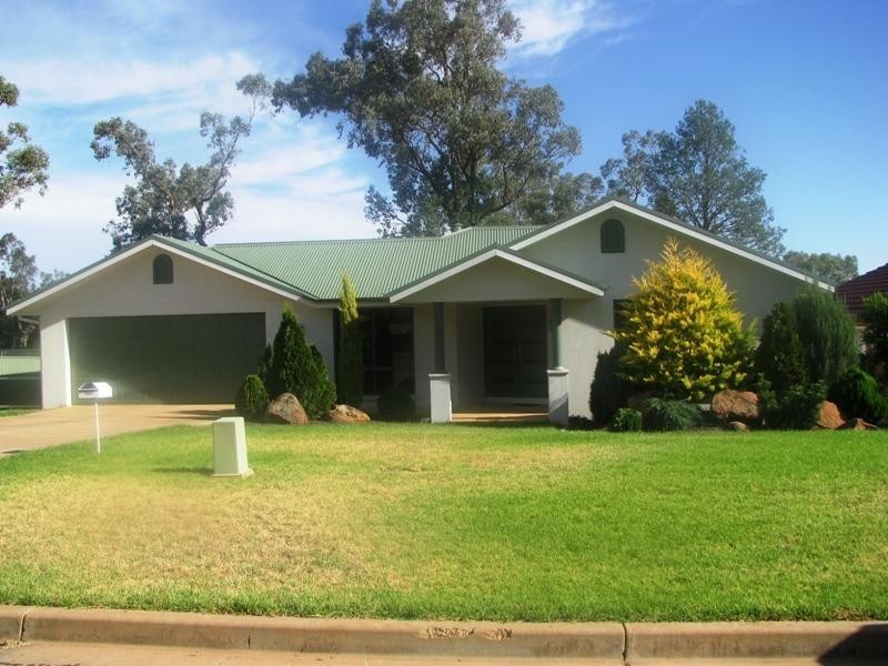 21 Kindra Crescent, Coolamon NSW 2701