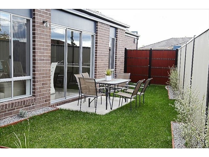 27 Alvina Street, Sunshine North VIC 3020