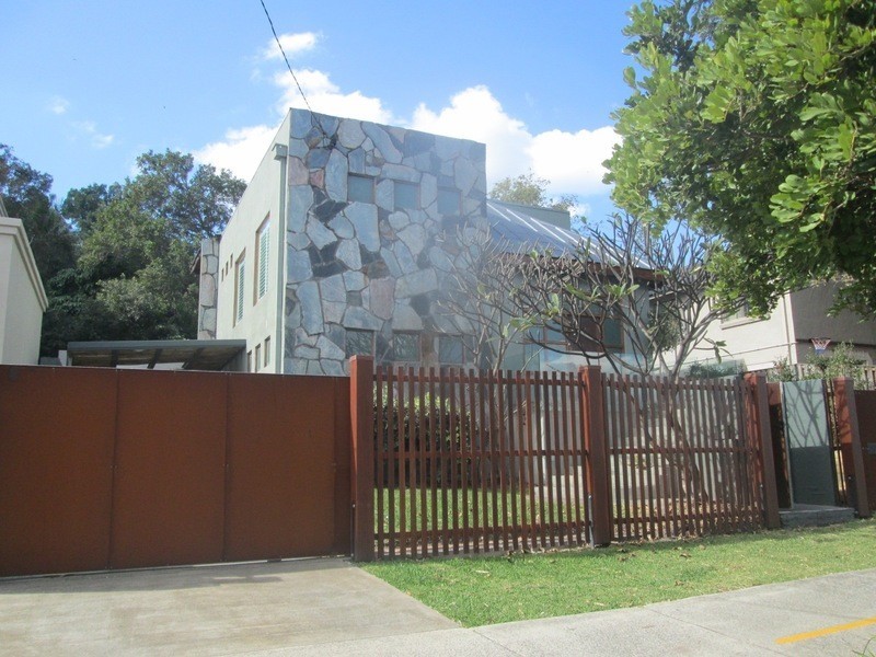 2/2081 Gold Coast Highway, Miami QLD 4220