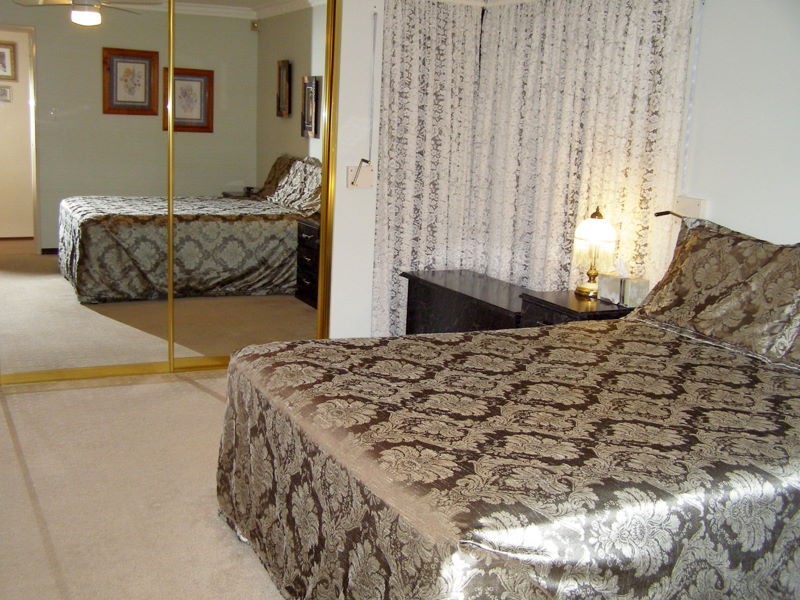 6 Westgate Way, Marangaroo WA 6064