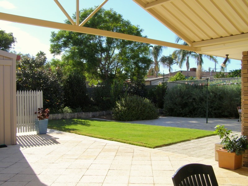 6 Westgate Way, Marangaroo WA 6064