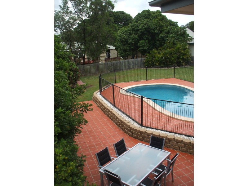 1 Vivian Street, Eastern Heights QLD 4305