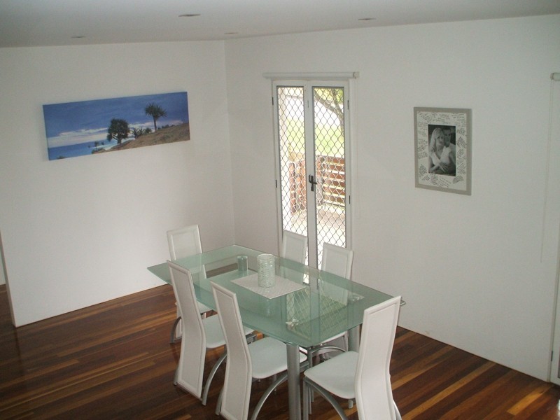 1 Vivian Street, Eastern Heights QLD 4305