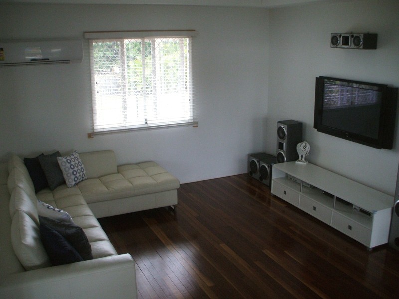 1 Vivian Street, Eastern Heights QLD 4305