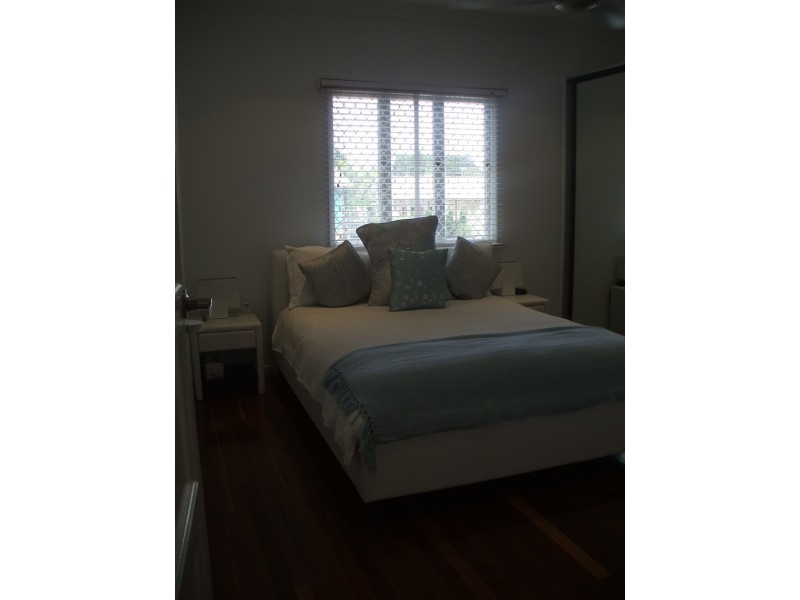 1 Vivian Street, Eastern Heights QLD 4305