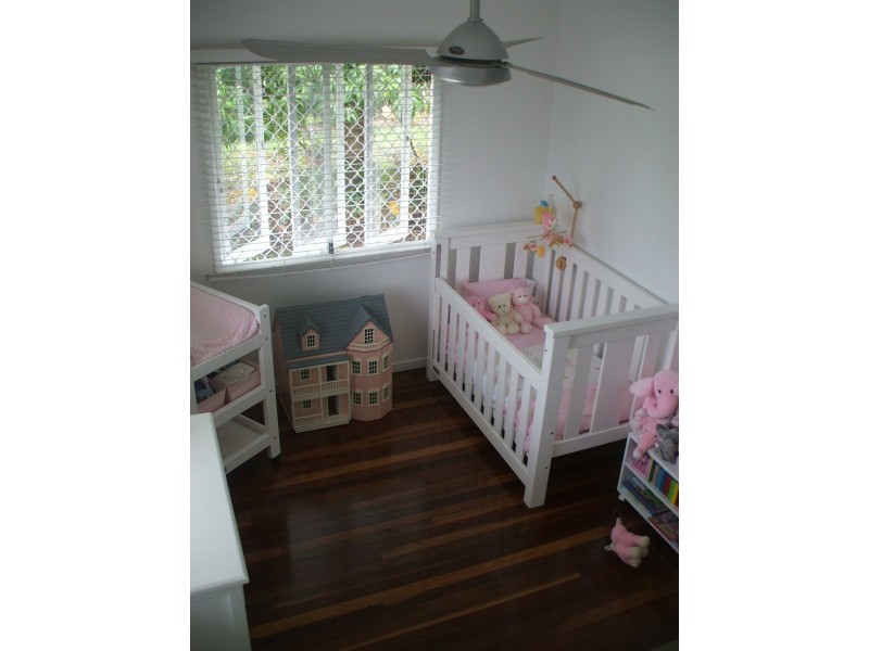 1 Vivian Street, Eastern Heights QLD 4305