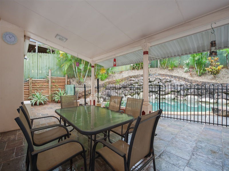 270 Robert Road, Bentley Park QLD 4869