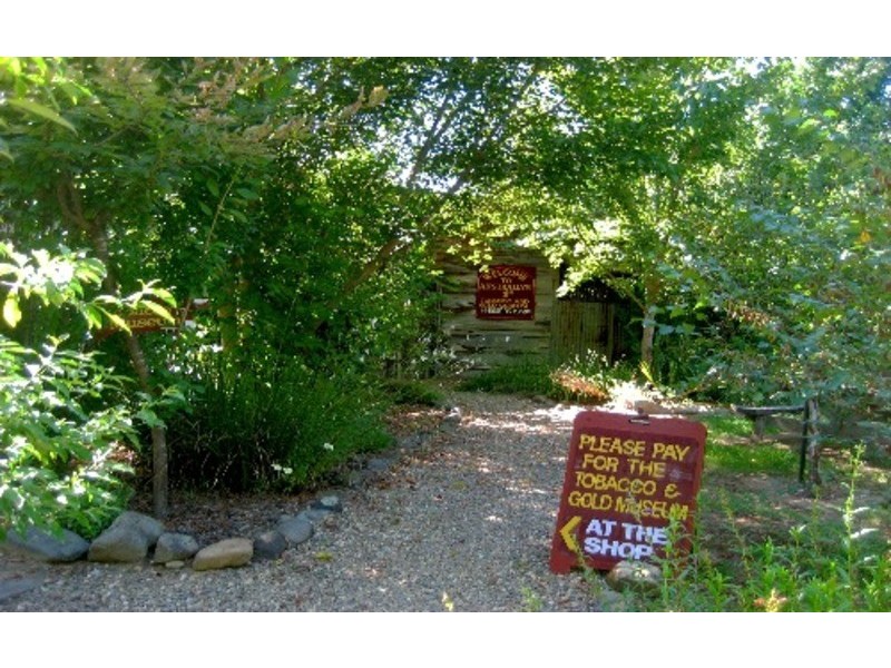 7377 Great Alpine Rd, Bright VIC 3741