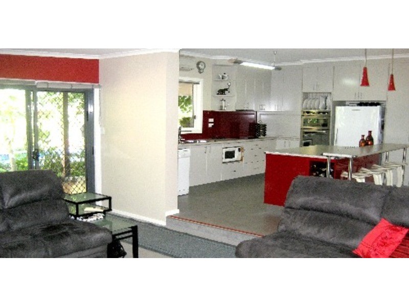 7377 Great Alpine Rd, Bright VIC 3741