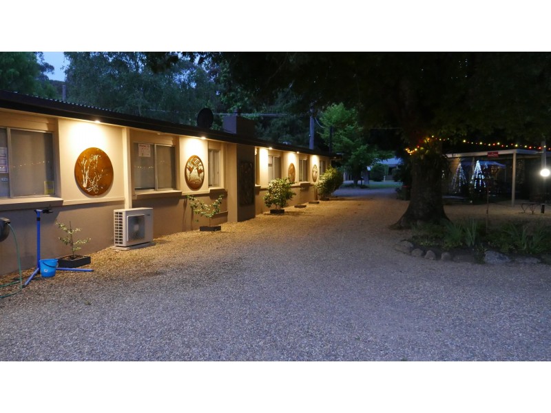 1 Ashwood Avenue, Bright VIC 3741