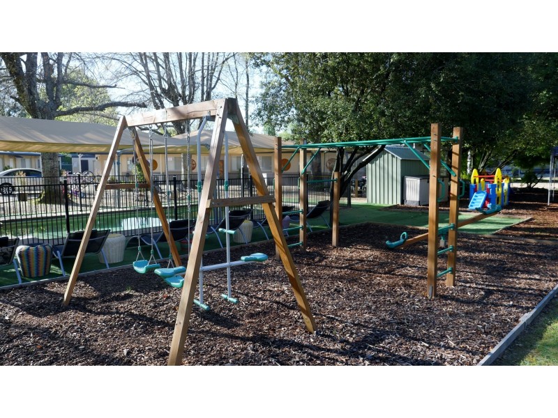 1 Ashwood Avenue, Bright VIC 3741