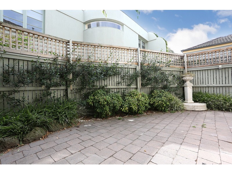 2/119 Danks Street, Albert Park VIC 3206