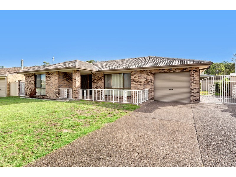 33 Shoreline Drive, Fingal Bay NSW 2315