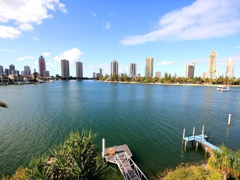 1/101 Stanhill Drive, Surfers Paradise QLD 4217