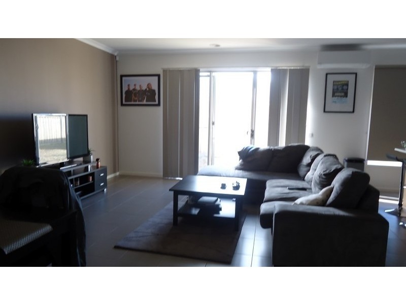 2 Broadbeach Circuit, Point Cook VIC 3030