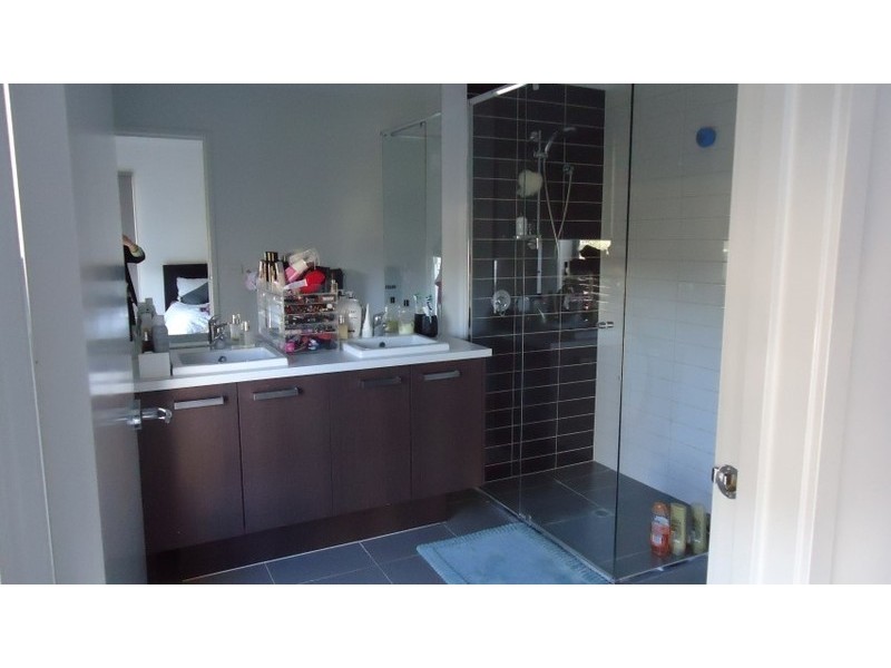 2 Broadbeach Circuit, Point Cook VIC 3030