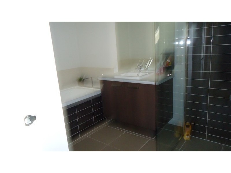 2 Broadbeach Circuit, Point Cook VIC 3030