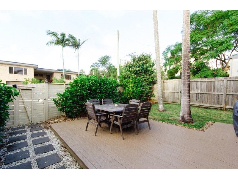 16 Elaine Street, Southport QLD 4215