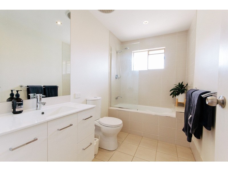 16 Elaine Street, Southport QLD 4215