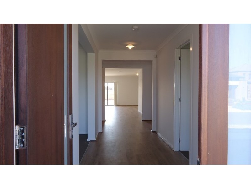 8 Goldsborough Drive, Truganina VIC 3029