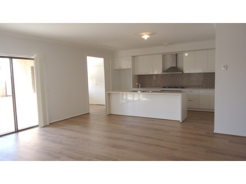 8 Goldsborough Drive, Truganina VIC 3029