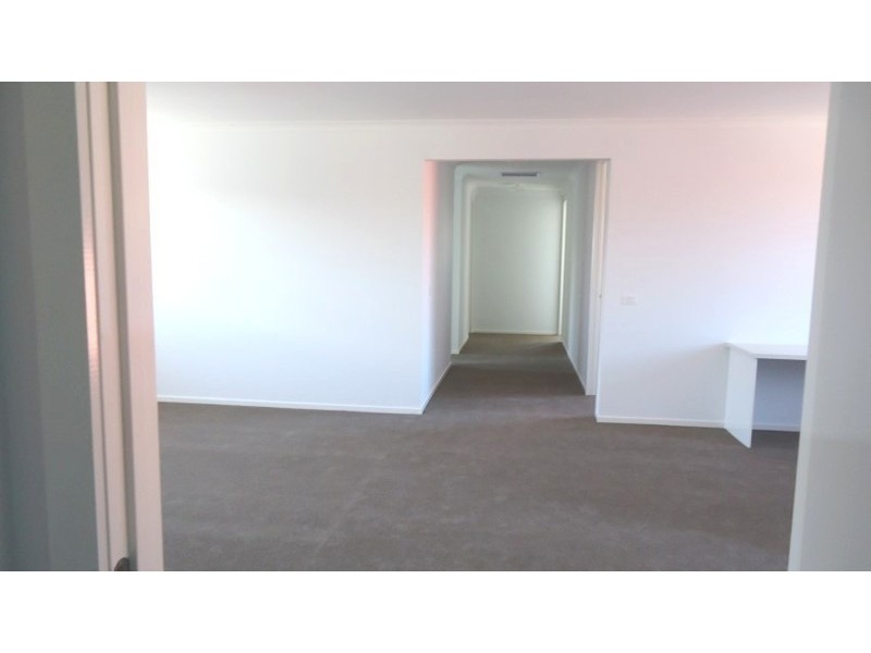 8 Goldsborough Drive, Truganina VIC 3029