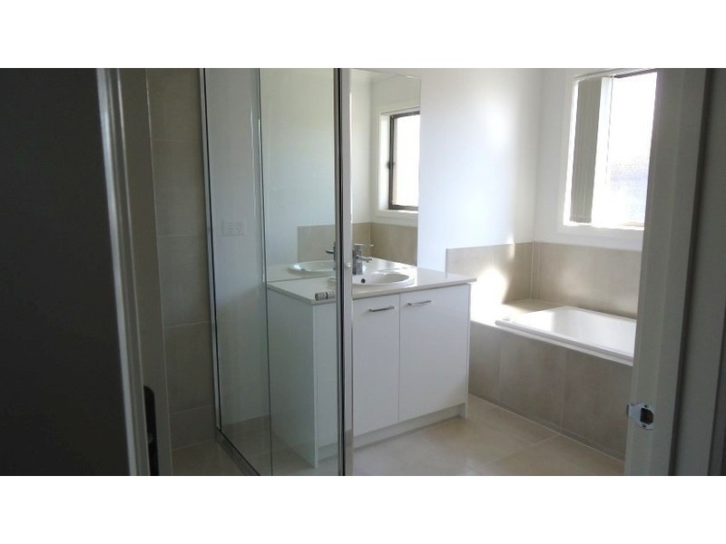 8 Goldsborough Drive, Truganina VIC 3029