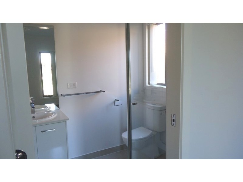 8 Goldsborough Drive, Truganina VIC 3029