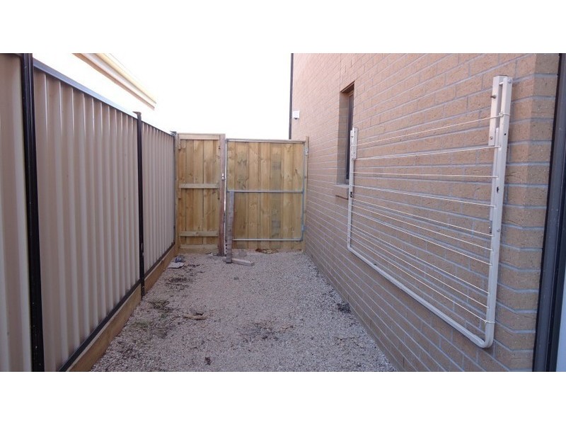 8 Goldsborough Drive, Truganina VIC 3029