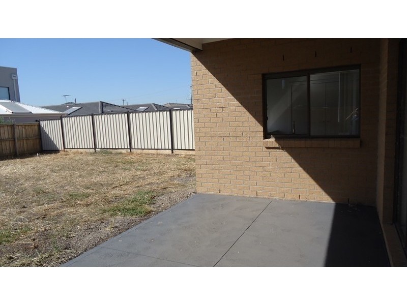8 Goldsborough Drive, Truganina VIC 3029